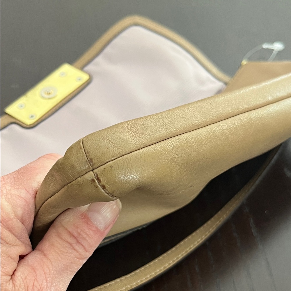 Very vintage Coach Tan Leather Clutch with Gold Accent - Picture 7 of 9